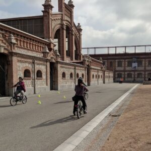 Clases para aprender a montar de bicicleta para adultos en Matadero Madrid